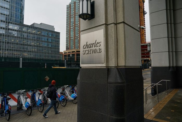 嘉信理财二季度利润激增60% 受交易热潮推动(图12)