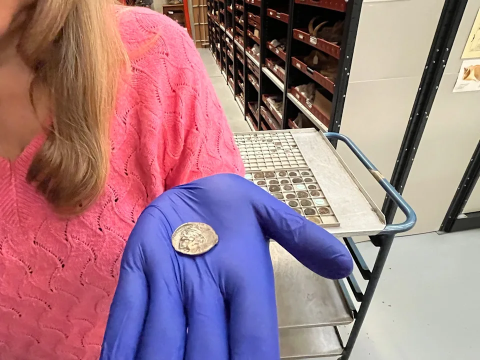 莱德斯公交票付款硬币竟有2000年历史(图2)