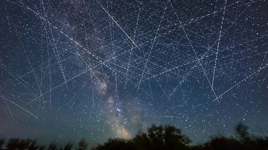 天文学家抗议巨型轨道镜项目和星链AI卫星