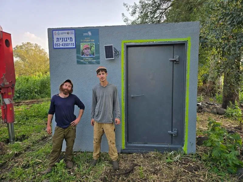 哈沙德新军开始在战时向农场部署60个炸弹掩体(图1)