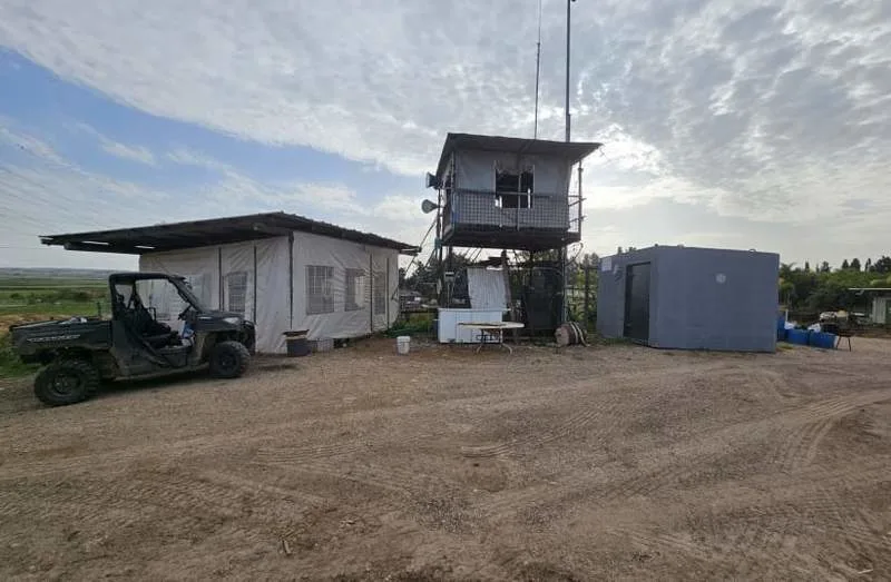 哈沙德新军开始在战时向农场部署60个炸弹掩体(图2)