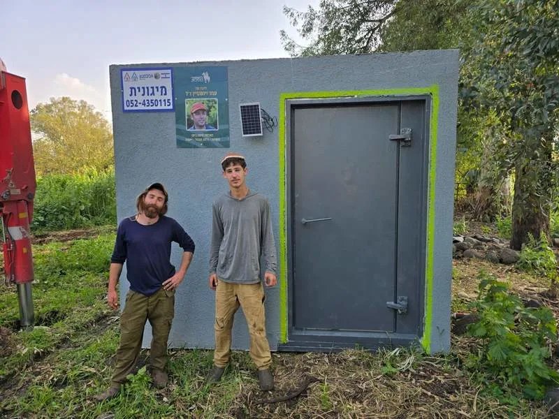 哈沙德新军开始在战时向农场部署60个炸弹掩体