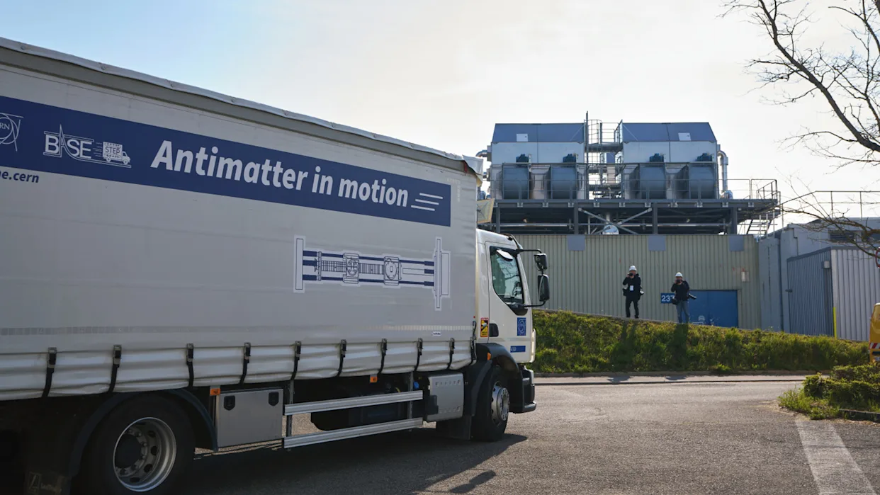 CERN首次用卡车运输反物质(图1)