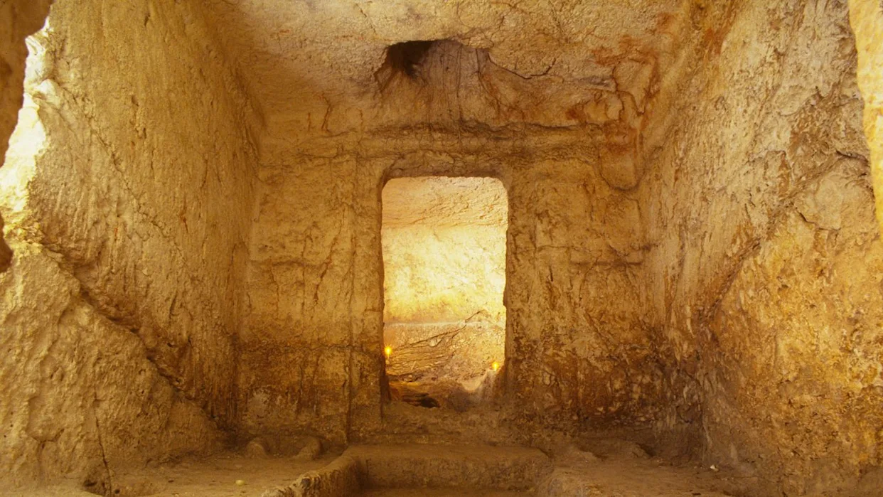 考古学家发现一座5000年前的墓葬或可通往史前王国(图1)