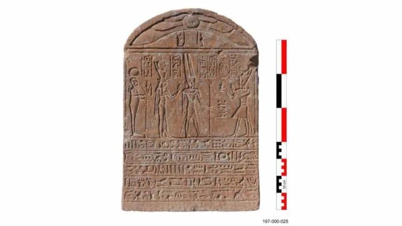 卢克索神庙附近发现罗马皇帝石碑和埃及神祇雕像