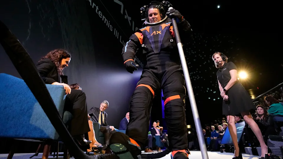 阿波罗二号宇航员介绍(图6)