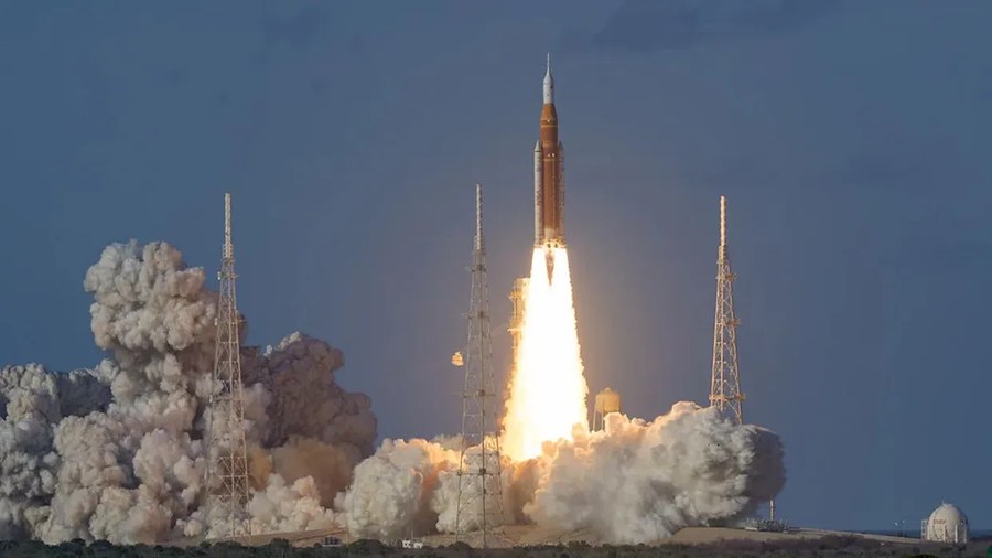 阿波罗二号成功将宇航员送往月球