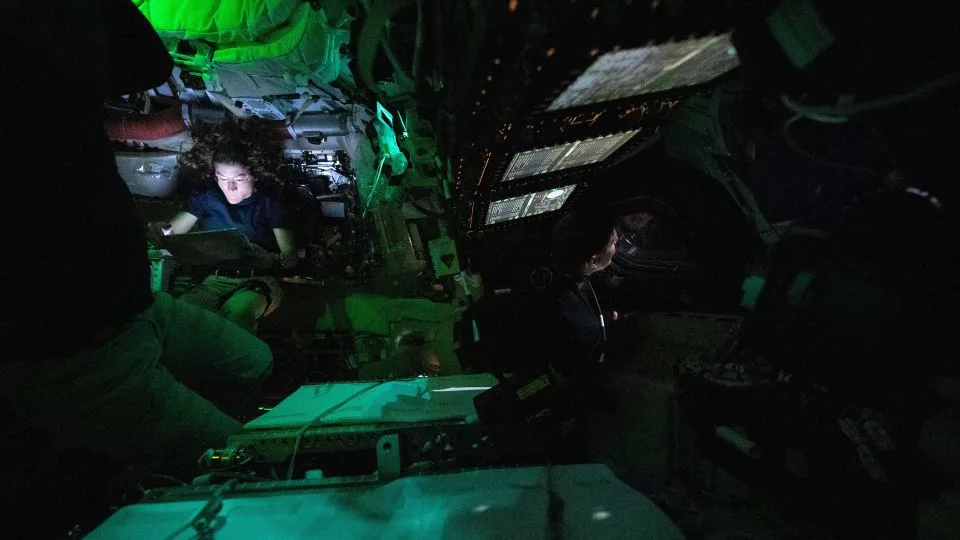 阿提米斯二号宇航员在奔月途中遭遇如厕难题(图2)