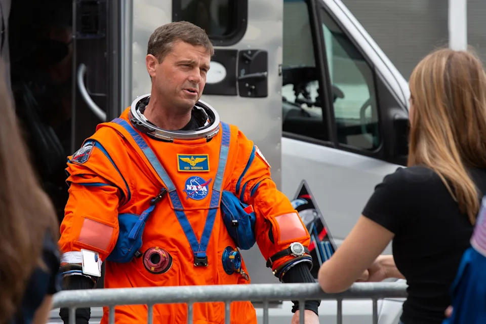 NASA指挥官以月球环形山纪念亡妻(图2)