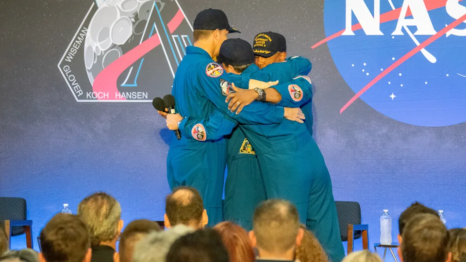 阿波罗2号宇航员描述他们史诗般的月球任务(图3)