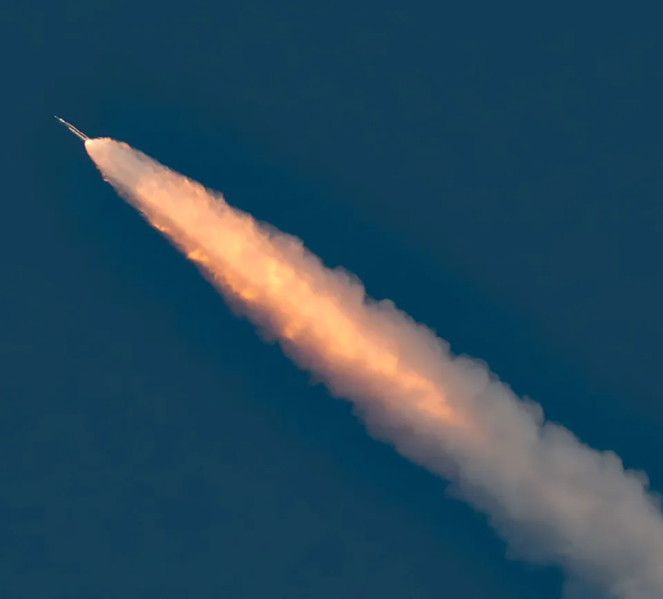 阿波罗8号与阿耳忒弥斯二号拍摄的地球震撼照片对比(图1)