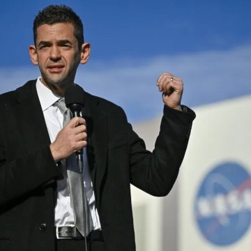 NASA将建造200亿美元月球基地暂停轨道月球站计划