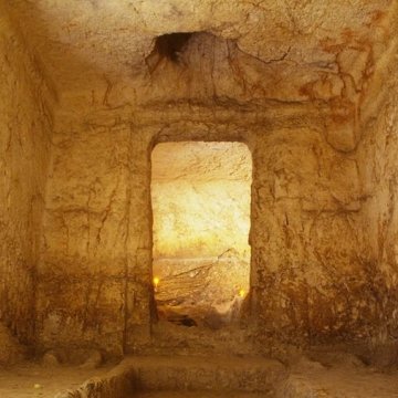 考古学家发现一座5000年前的墓葬或可通往史前王国
