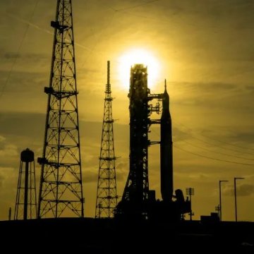 NASA月球飞越任务准备发射