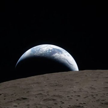 阿波罗二号重现1968年太空照片“镰刀状”地球越过月球