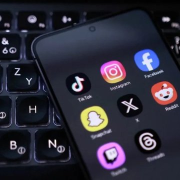 英国青少年抵制澳大利亚式社交媒体禁令